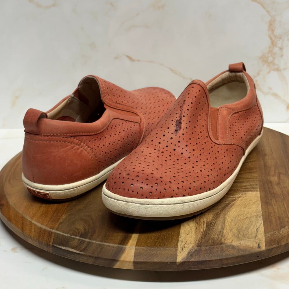 Taos Court Sneakers Woman's 11 Slip On Leather Perforated Orange Casual FLAWED